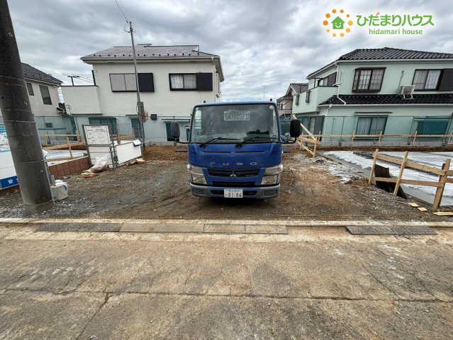 鴻巣市大間　第4　新築一戸建て　リーブルガーデン　01の駐車場
