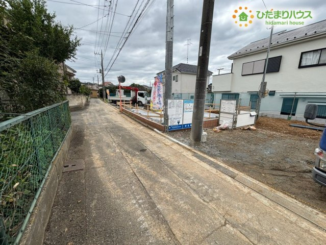 鴻巣市大間　第4　新築一戸建て　リーブルガーデン　01の前面道路含む現地写真