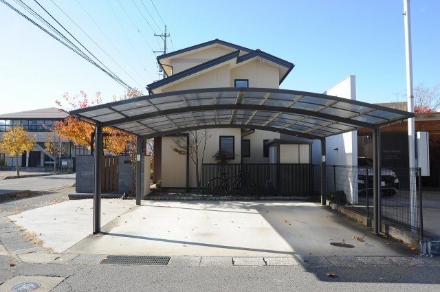 稲里町中央3丁目　中古住宅の駐車場