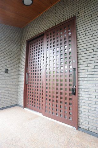 稲里町中央3丁目　中古住宅の玄関
