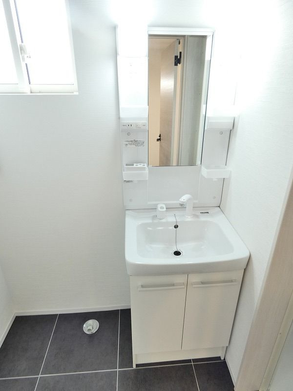 入間市高倉２丁目のアパートの独立洗面台