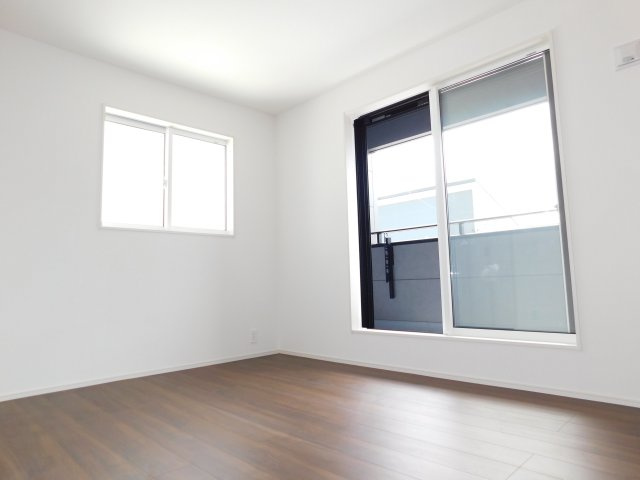 名古屋市南区砂口町の新築一戸建の洋室|◇洋室◇　　南面で明るい洋室６．０帖　全居室収納完備！　バルコニー付き♪