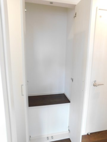 名古屋市南区砂口町の新築一戸建の収納|◇２階ホール収納◇　　季節の荷物などの収納に便利です♪