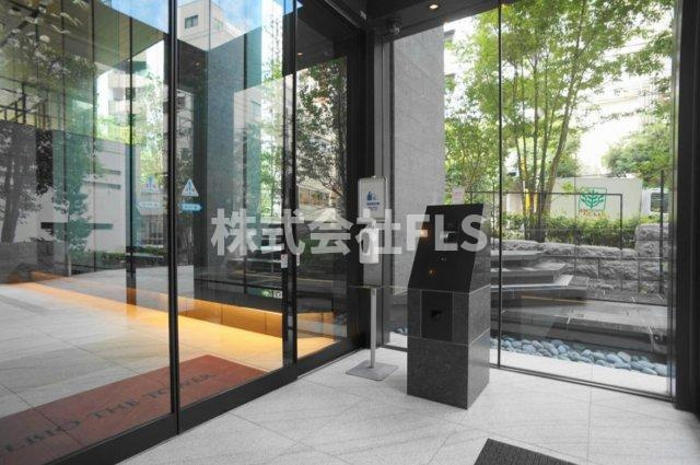 千代田区飯田橋４丁目の賃貸マンションのエントランス