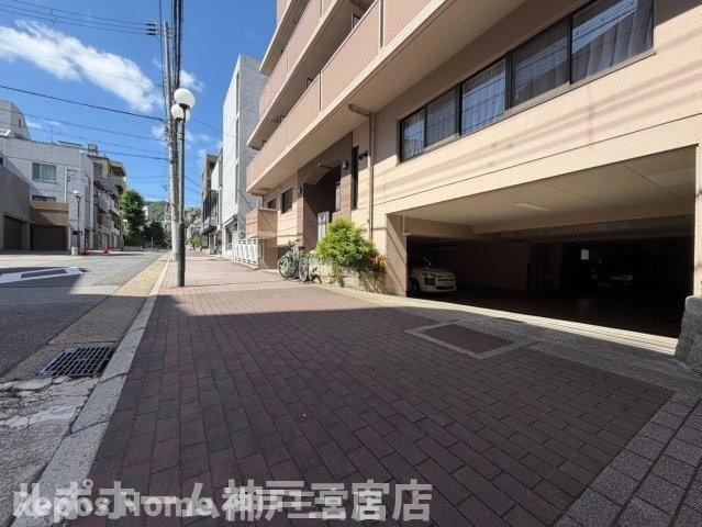 中山手ミオ壱番館の駐車場