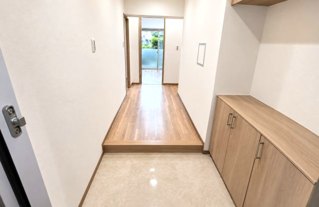 スターハイツ住吉川の玄関|住まう人も来客も入った時にワクワクさせてくれる玄関
収納もたっぷりあるので、靴がたくさんあっても安心