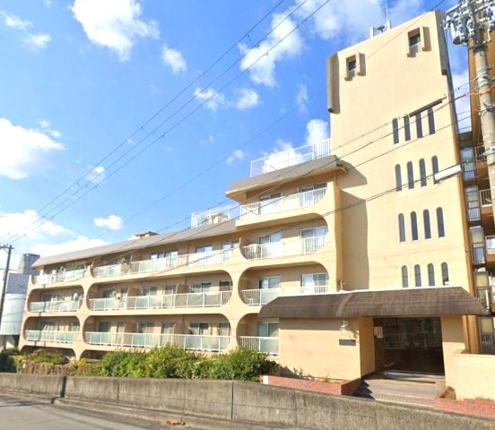 スターハイツ住吉川の外観|阪神線魚崎駅が徒歩圏。将来のお子様の通学も視野に入れると各方面アクセスがいい住居は日々の生活を助けてくれますね。