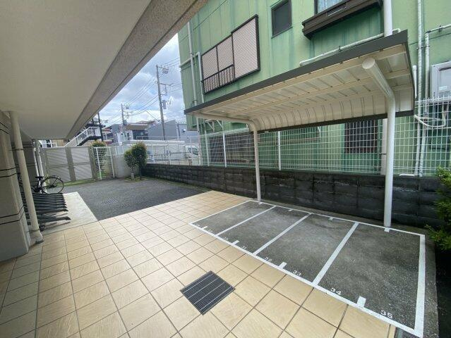 【駐車場】