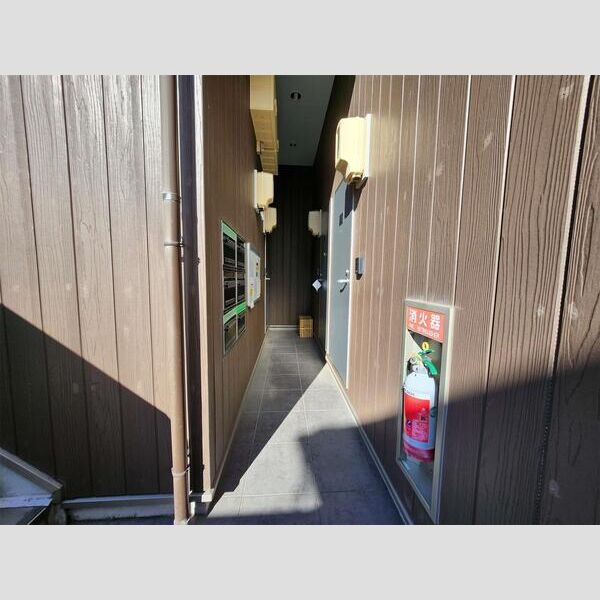 名古屋市中村区中村本町１丁目のアパートのロビー