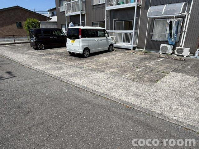 松村屋コーポの駐車場