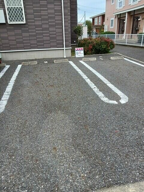 クレストＭ六番館の駐車場