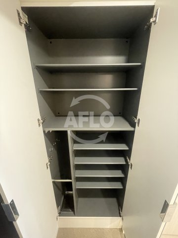 プレサンス塚本ミッドマークの収納|プレサンス塚本ミッドマーク　シューズボックス