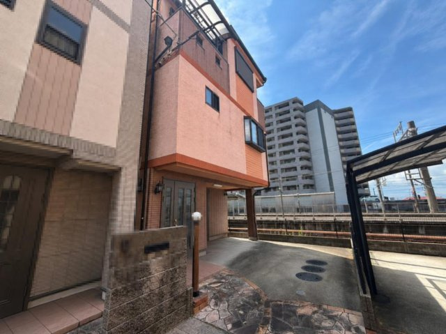 津田駅前町2丁目　中古一戸建ての外観|新しい生活にいかがでしょうか？外観はお住まいの顔になります。こだわりたいポイントですね。外壁塗装や屋根塗装のご相談も承っております。
■現地内覧・資金計画相談・住宅ローン相談もお問合せ受付中■