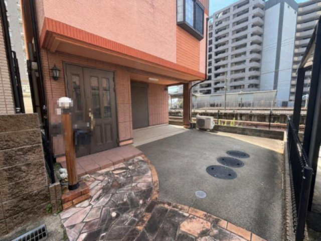 津田駅前町2丁目　中古一戸建ての駐車場|■物件内覧・資金計画相談・住宅ローン相談、リフォーム相談、お問合せ受付中■
※当日・翌日のご内覧、ご相談はお電話でのお問合せがスムーズです！