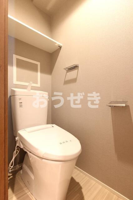 ニューガイアリルーム用賀Ｎｏ．３２のトイレ|温水洗浄便座が備わります。
