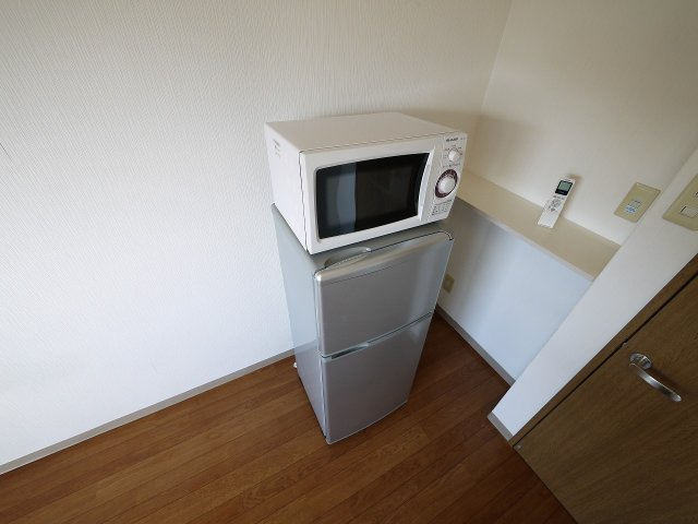 ＣＯＭＯ　ＨＯＵＳＥの設備|冷蔵庫に電子レンジもあります