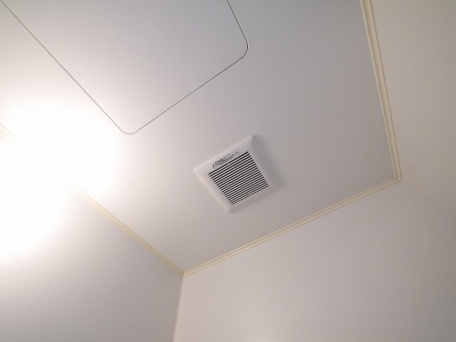 ＣＯＭＯ　ＨＯＵＳＥの設備|浴室の換気扇です