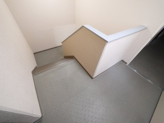 ＣＯＭＯ　ＨＯＵＳＥのその他共用部分|共用の階段です