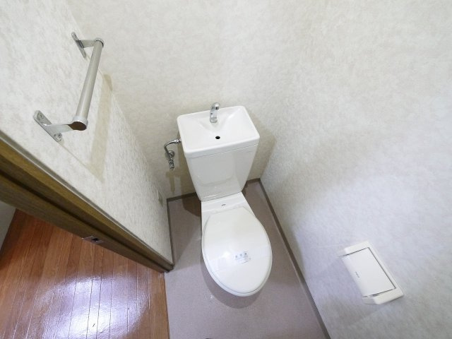 ＣＯＭＯ　ＨＯＵＳＥのトイレ|清潔感のあるトイレです