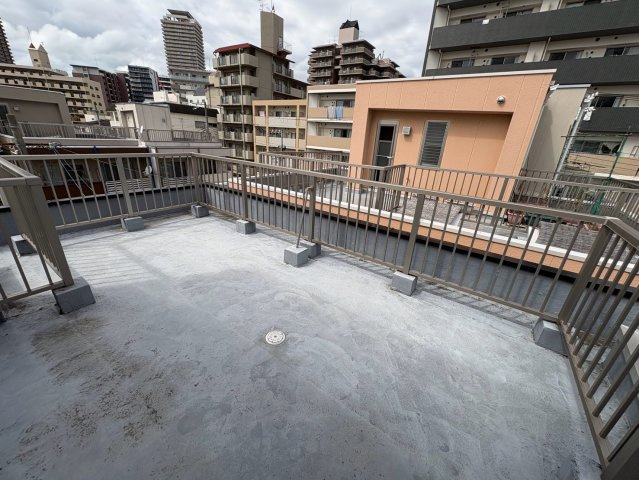 兵庫区小河通中古戸建てのバルコニー|開放的なルーフバルコニー