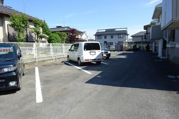 ラ・フォーレ・シャンテの駐車場|駐車場に車を止められます