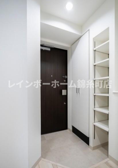 エレンシアK小岩の玄関