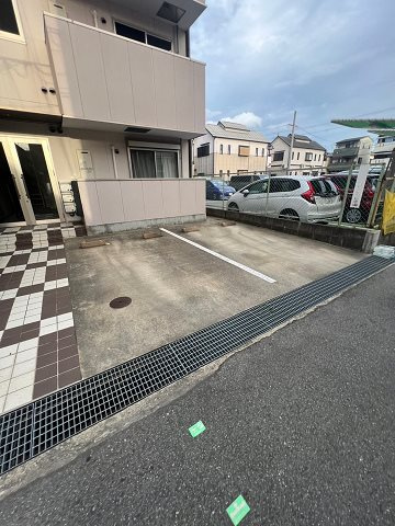 メゾンデュソールの駐車場