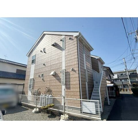 藤沢市亀井野のアパートのエントランス