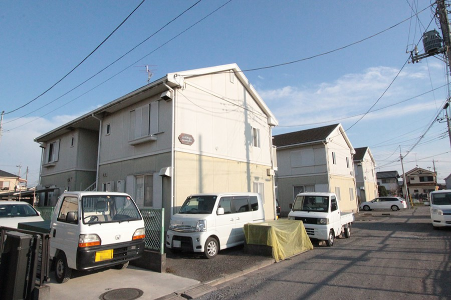 ニュータブチハイツBの外観|敷地内ゴミ集積所