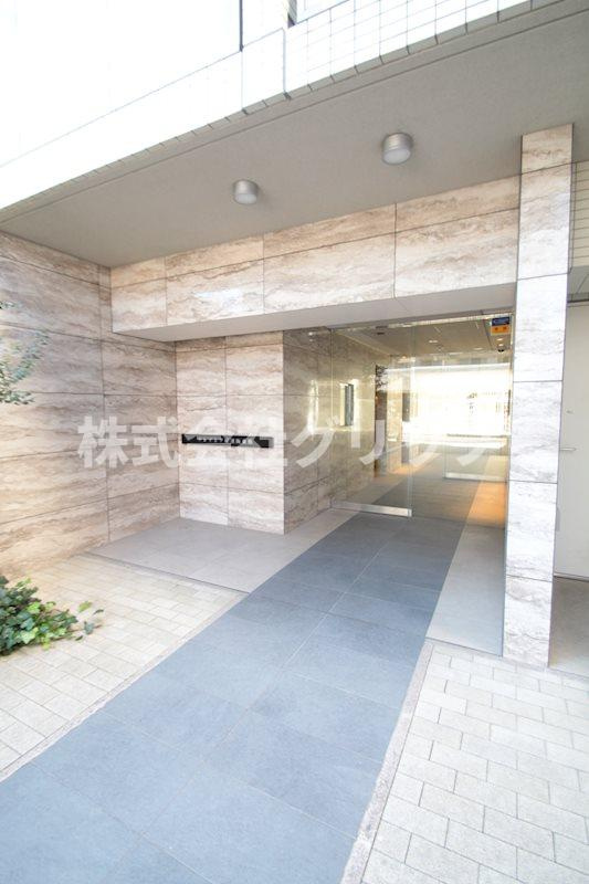 クレイシア横濱阪東橋のエントランス