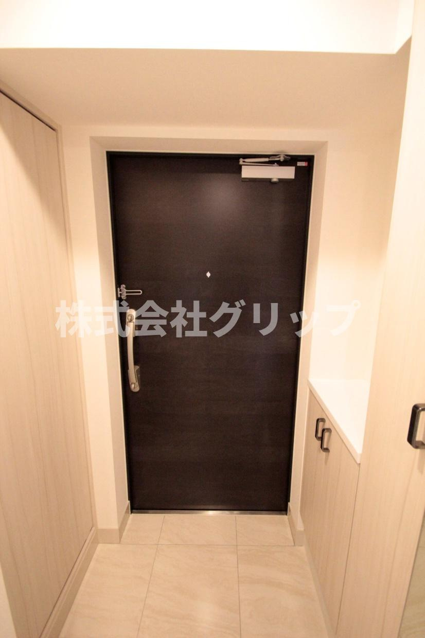 クレイシア横濱阪東橋の玄関