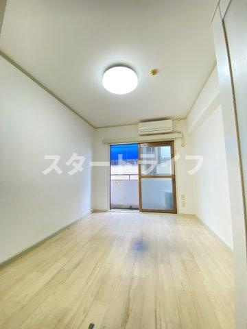 大阪市淀川区東三国５丁目の賃貸マンションの居間・リビング