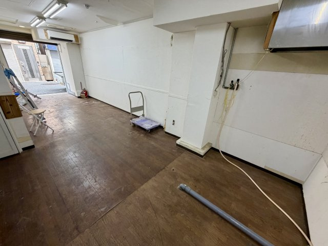 大阪市西成区松１丁目の店舗事務所の内装