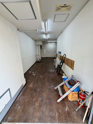 大阪市西成区松１丁目の店舗事務所の内装