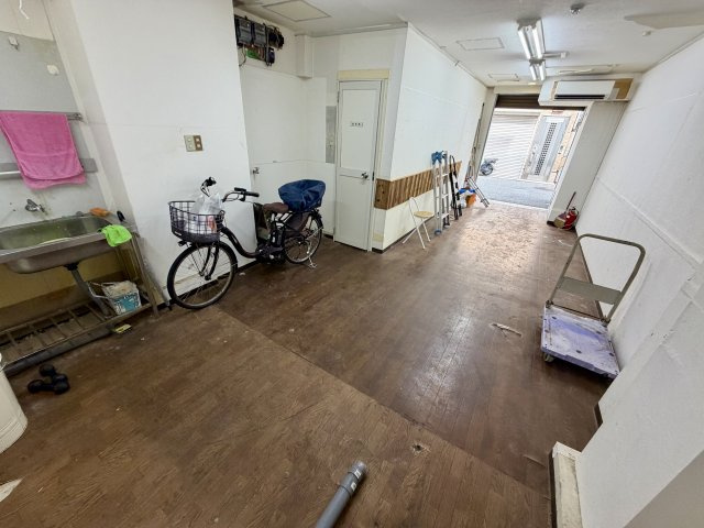 大阪市西成区松１丁目の店舗事務所の内装