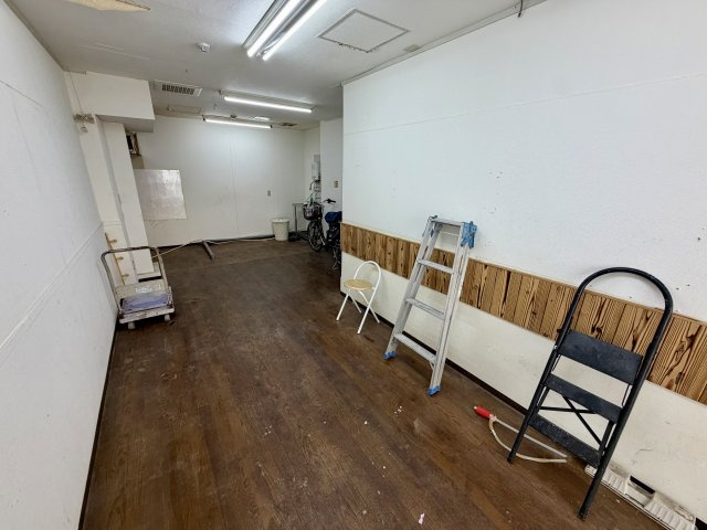 大阪市西成区松１丁目の店舗事務所の内装