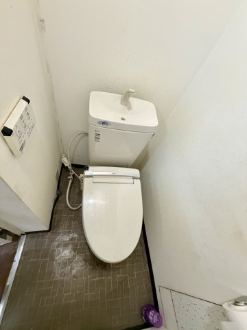 大阪市西成区松１丁目の店舗事務所のトイレ