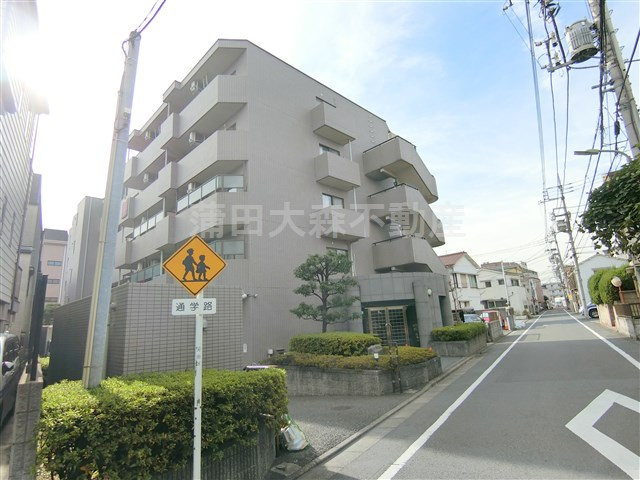 クレストコートの外観|1999年3月築　RC鉄筋コンクリート造地上5階建て総戸数30戸の人気ファミリータイプ賃貸マンション　京急本線六郷土手駅近、雑色駅も徒歩圏内の東京都大田区東六郷3丁目の落ち着いた住環境◎
