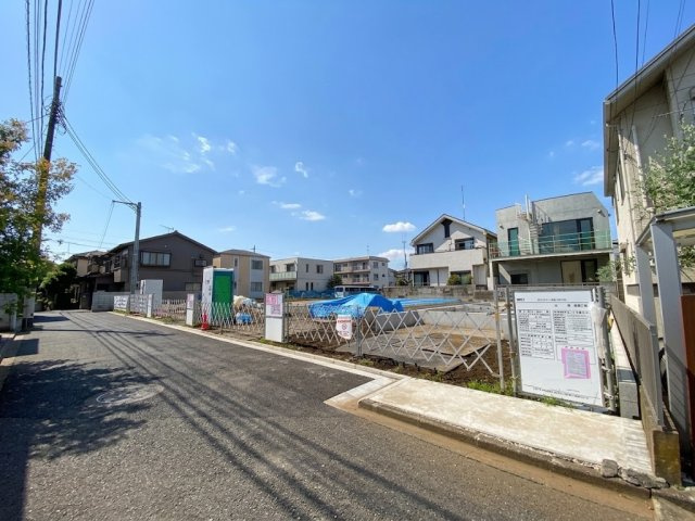 上鷺宮3丁目 全5棟 3号棟|～モデルルームにご案内もいたします～
全棟南道路5.2ｍ道路に面する整形地に誕生します～陽当たり良好♪～　
ZEH水準住宅　ハイグレート仕様住宅
西武池袋線「中村橋」駅徒歩9分