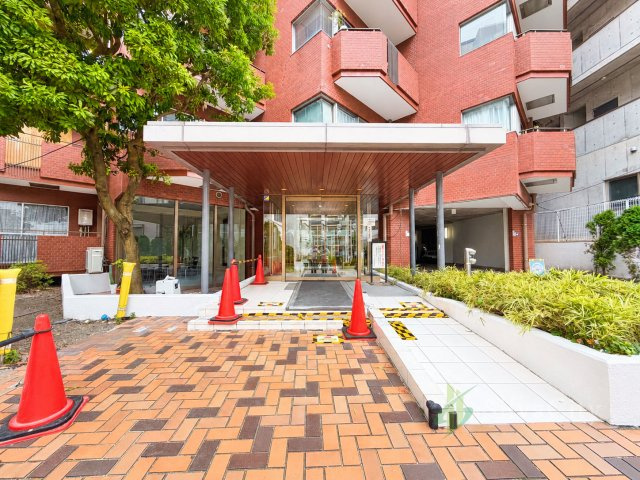 チュリス氷川坂のエントランス