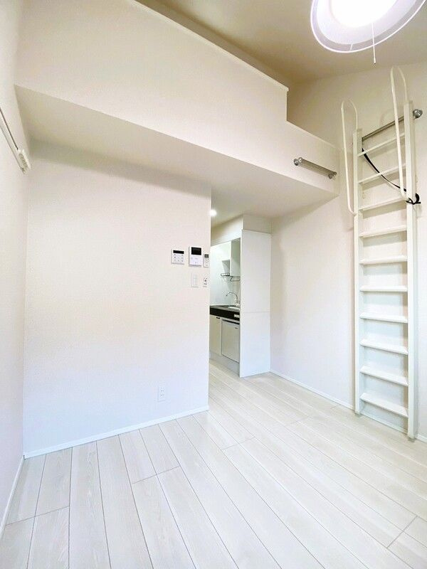 ヒルズ戸塚町の居間・リビング|同タイプのお部屋の写真になります