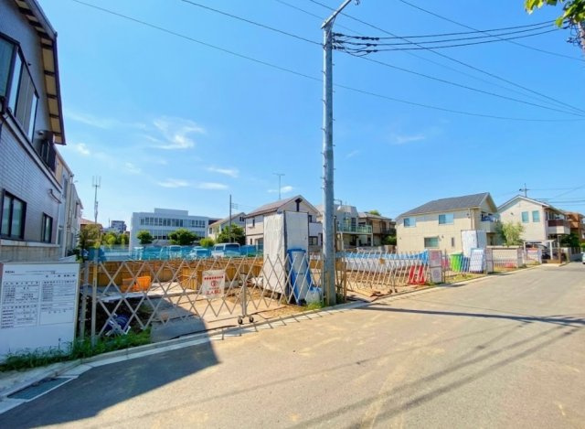 上鷺宮3丁目 全5棟 2号棟の前面道路含む現地写真|南側約5.2ｍ道路に面する整形地の全5棟　～陽当たり通風良好な快適な立地～
利便施設が近く生活しやすい住環境
