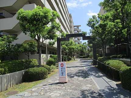 サーパス海老園のエントランス