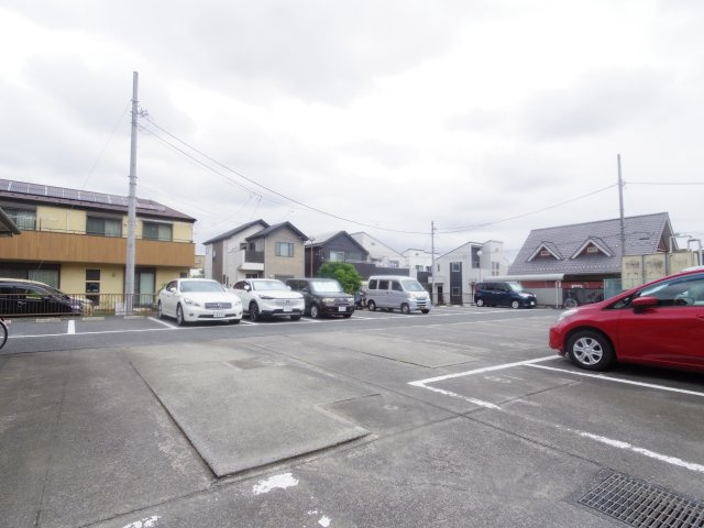 クレールはけの原の駐車場