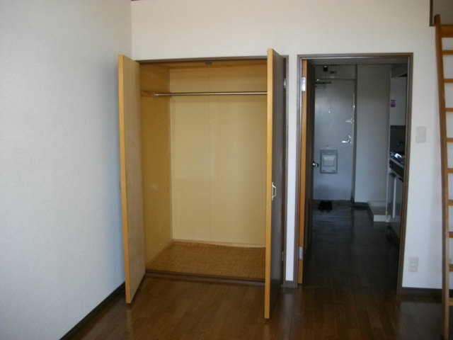 ラセーヌ栄の収納