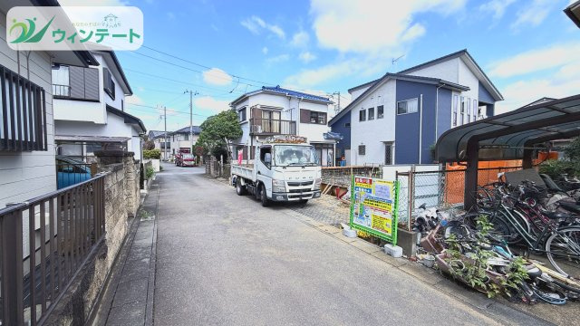 守谷市百合ケ丘3丁目　新築戸建の前面道路含む現地写真|建築の進捗に応じて見学も可能です。現地で暮らしのイメージを膨らませてください。