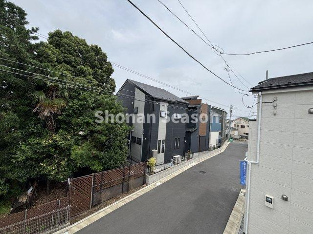 【現地画像あり】茅ヶ崎市高田2期　全３棟　2号棟のバルコニー|新しく開発された分譲地のため新しいコミュニティを築きやすいです♪