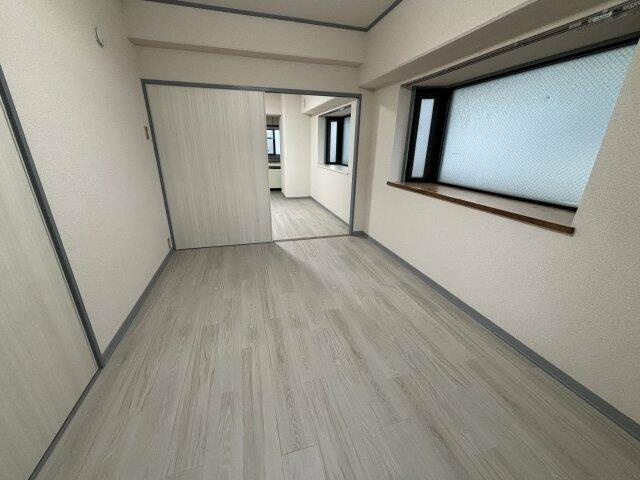 ホームズ青戸の内装|開放的な寝室です