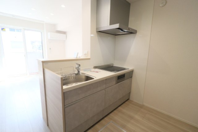 D-Invest田宮のキッチン|対面システムキッチン（3口IH、グリル、浄水器付き）