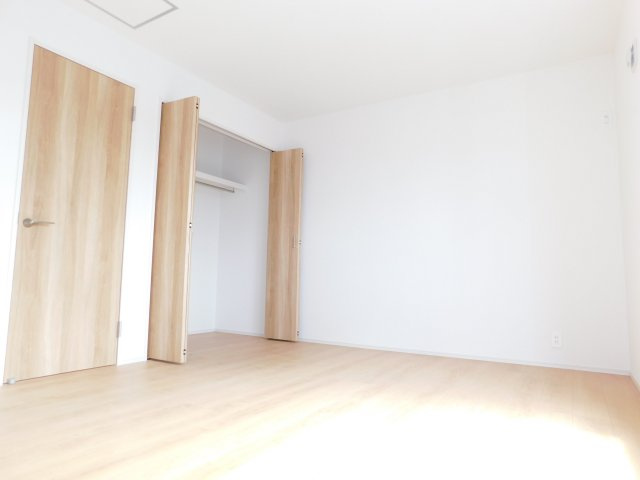 名古屋市南区砂口町の新築一戸建の洋室|◇洋室◇　　南面で広くて明るい洋室７．８７５帖　全居室完備！　バルコニー付き♪